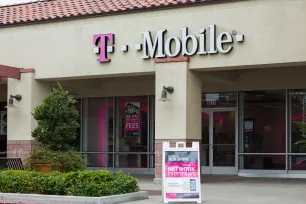 T-Mobile US Plans to Buy Part of UScellular