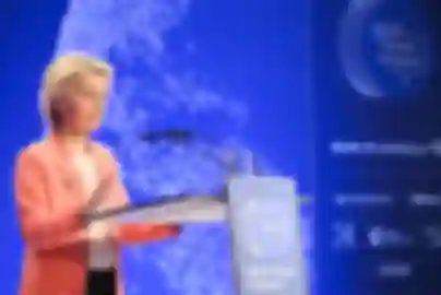 Von der Leyen Supports Child Social Media Curbs