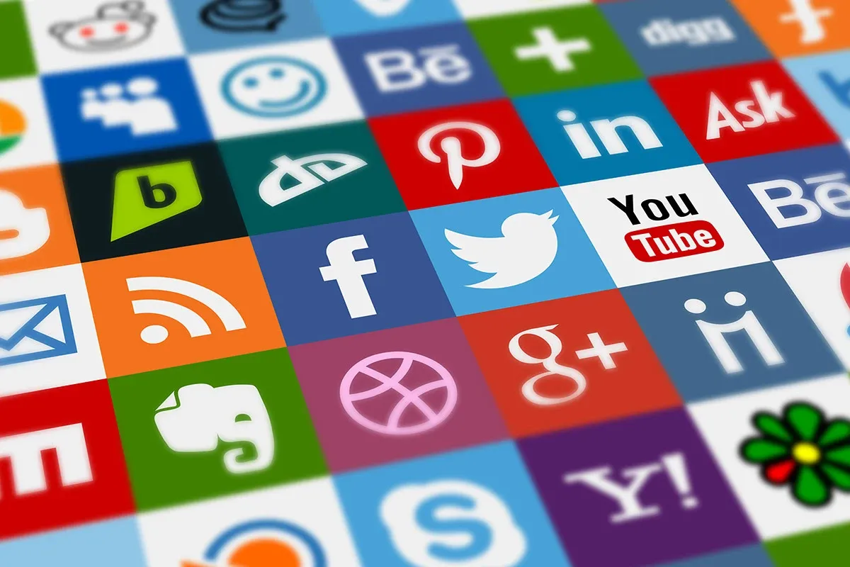 Social Media to Command Nearly Half of Online Ad Revenue by 2030